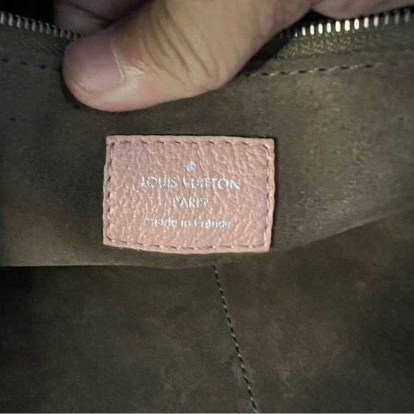 Louis vuitton soft lockit magnolia MM (well used) - Picture 6 of 15